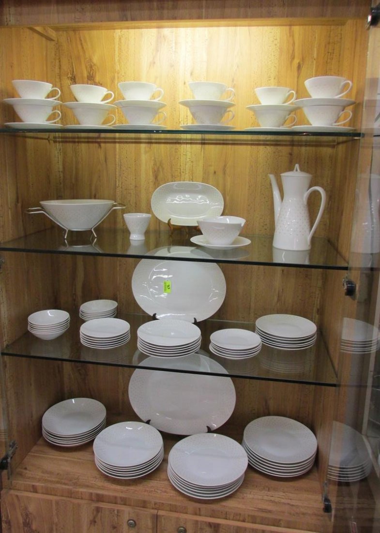 ROSENTHAL CONTINENTAL ESPLANADE DINNERWARE: 90 PIECES, SERVICE FOR 12, MISSING ONE SMALL PLATE