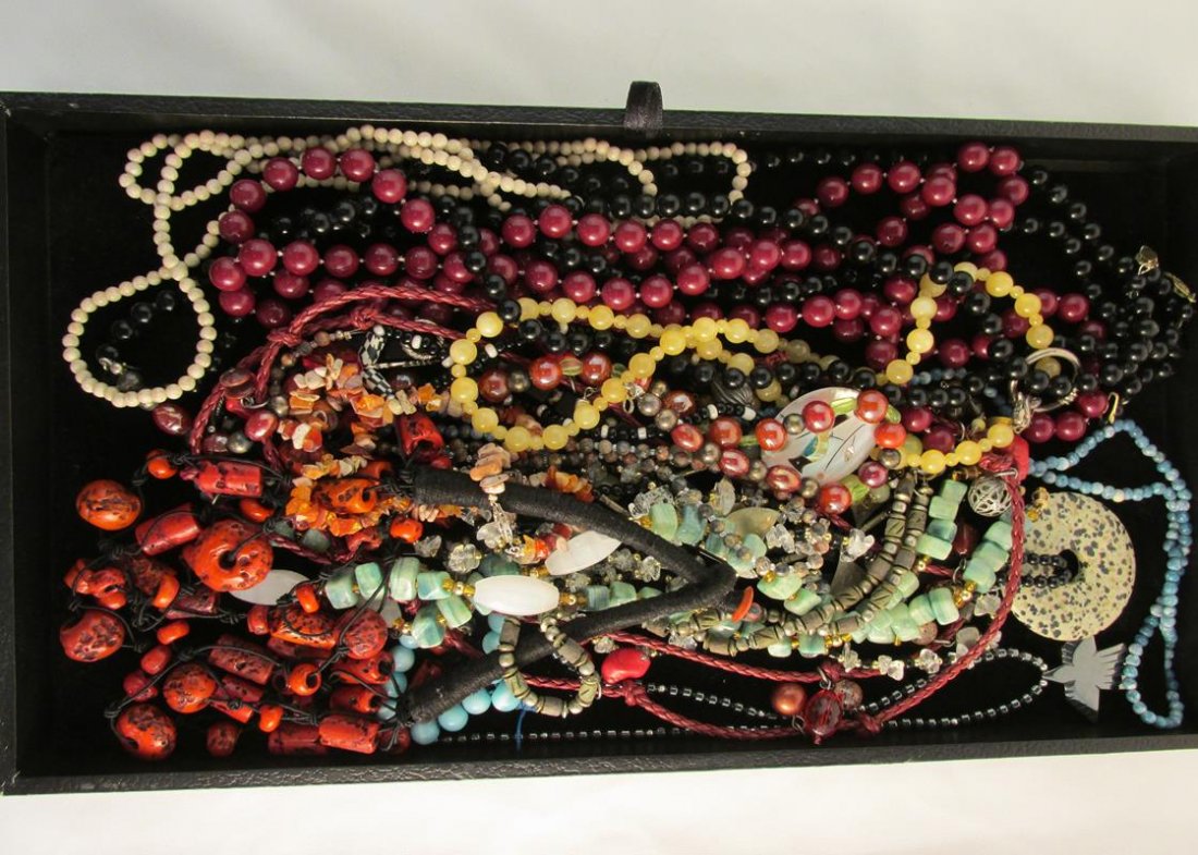 LOT OF BEAD NECKLACES & BRACELETS: INCLUDING STONE, CRYSTAL, CORAL, ETC.