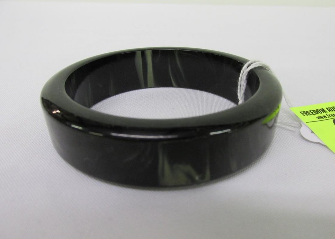 BLACK MARBLEIZED BAKELITE BANGLE BRACELET (1 of 1)