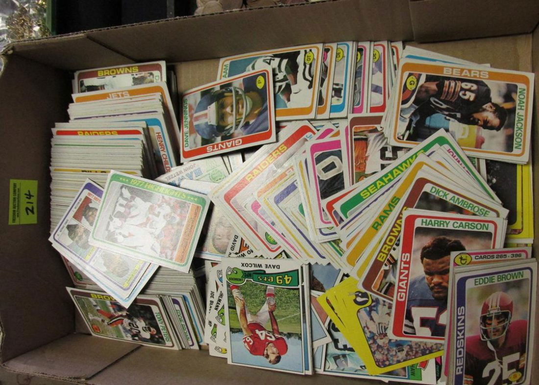 GROUPING OF 1970'S FOOTBALL CARDS (1 of 1)