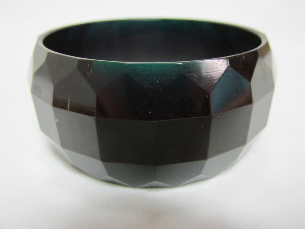 DEEP GREEN FACETED BAKELITE BRACELET (1 of 1)