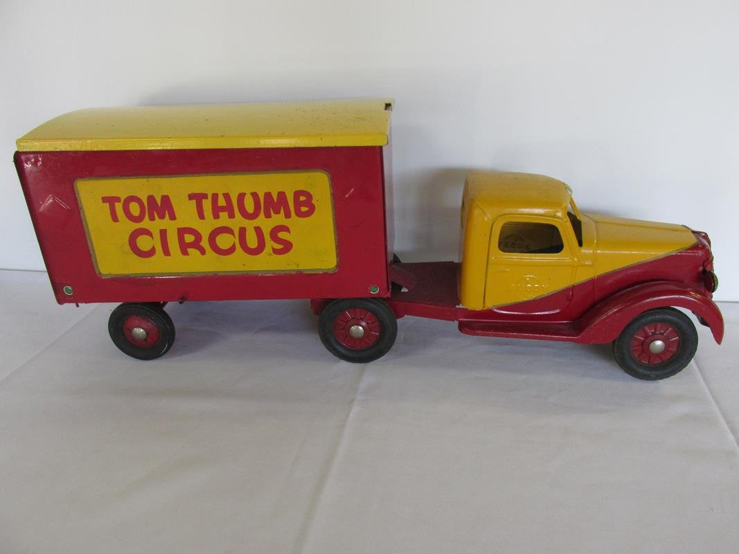 COLE COLLECTION - TOM THUMB CIRCUS TRUCK AND WAGON (1 of 4)