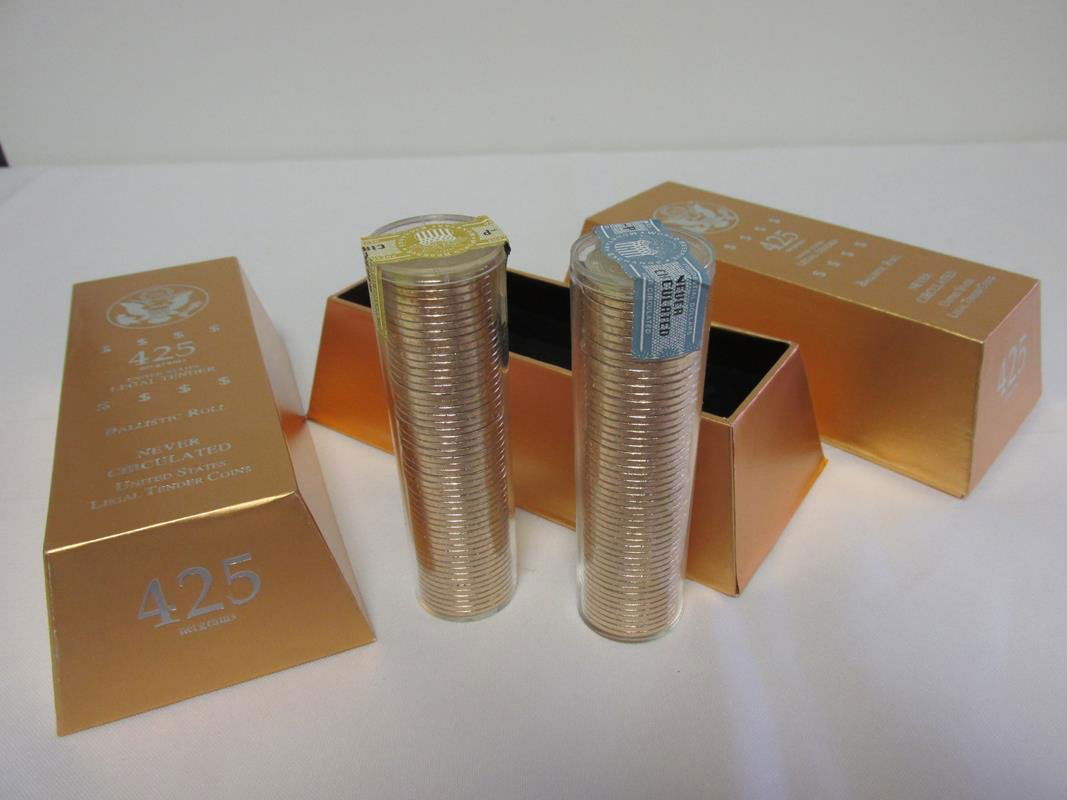 BALLISTIC ROLL OF PRESIDENTIAL GOLDEN DOLLARS: "425 GRAMS" IN GOLD BAR CASE, 100 COINS TOTAL