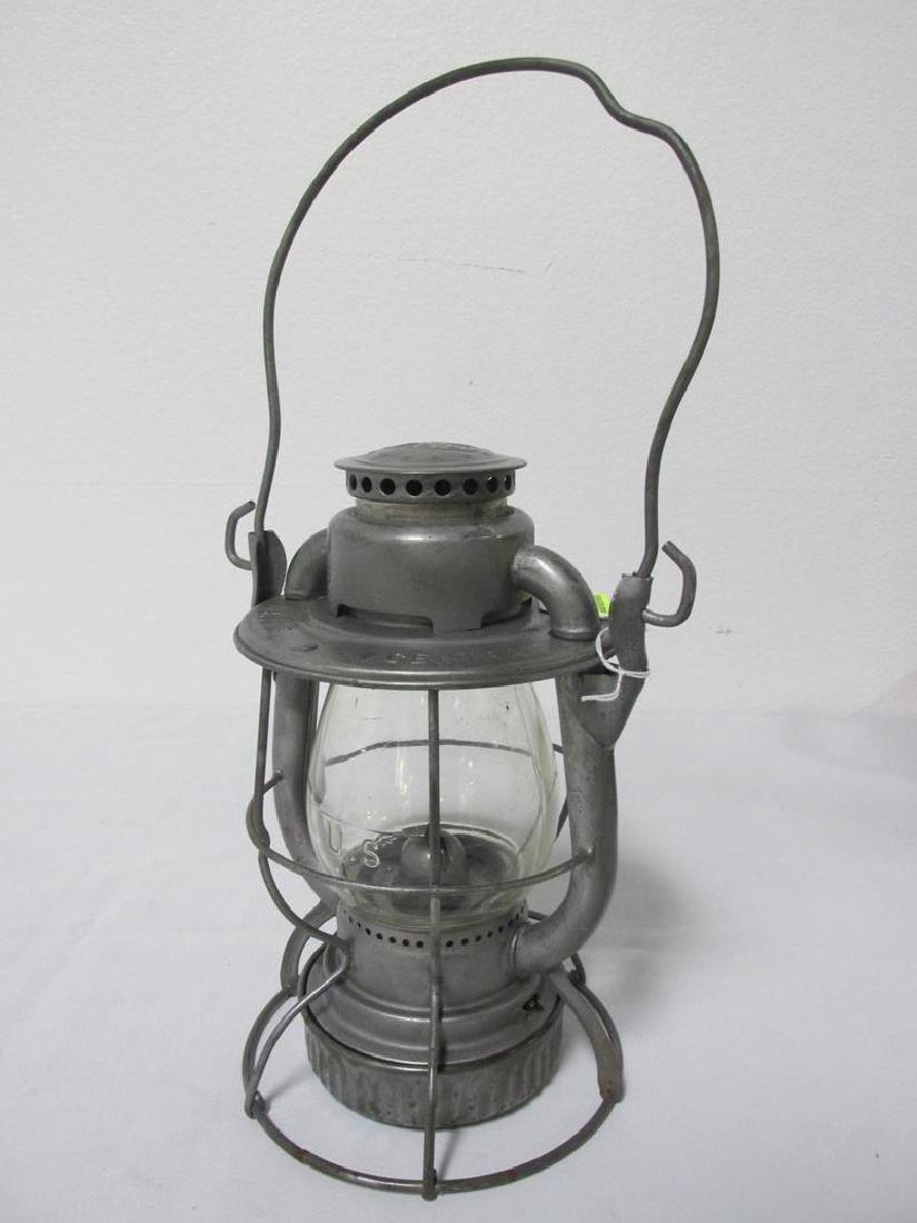 MAINE CENTRAL RAILROAD CLEAR GLOBE LANTERN (1 of 2)