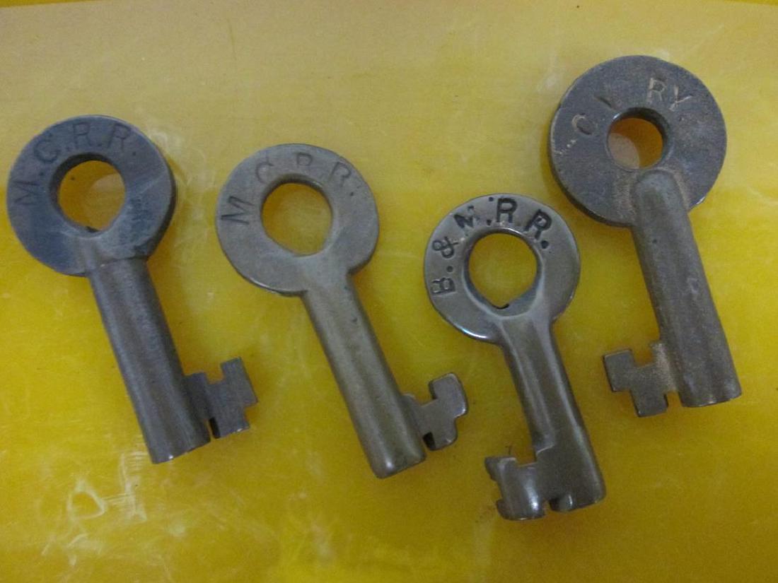 4 VARIOUS RAILROAD SWITCH KEYS (1 of 1)