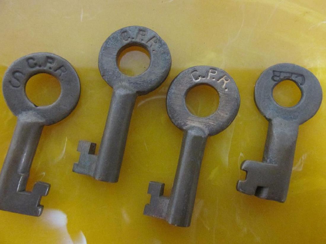 4 VARIOUS RAILROAD SWITCH KEYS (1 of 1)