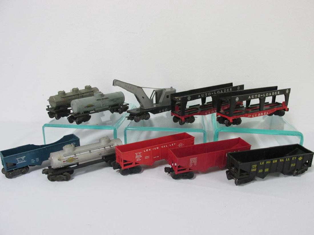 GROUPING OF LIONEL TRAIN CARS (1 of 1)