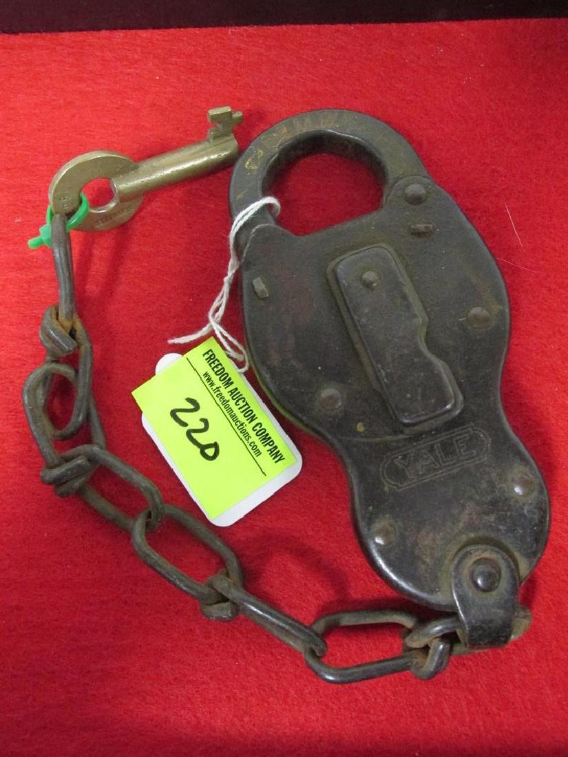 B&M YALE SWITCH LOCK AND KEY (1 of 2)