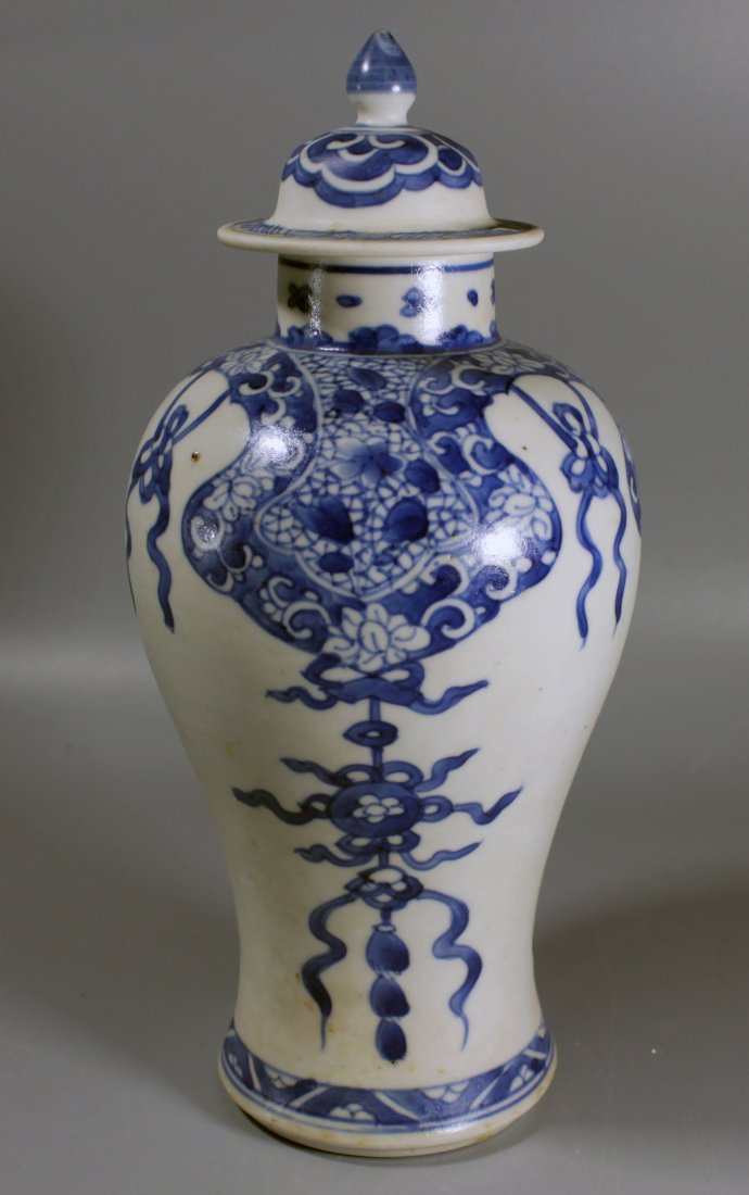 A Chinese Antique Blue  and White Guanyin Jar,Kangxi (1 of 7)