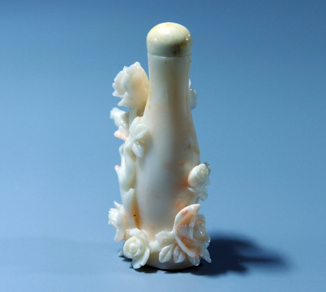 A Chinese Antique Coral Carved Snuff Bottle (1 of 4)