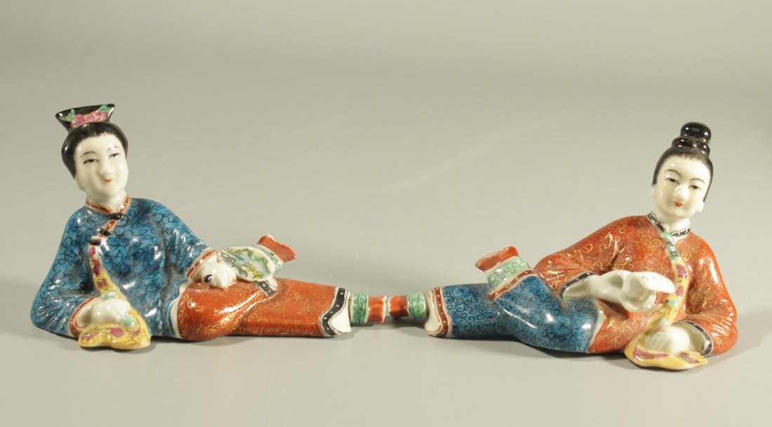 A Pair Of Chinese Antique Famille Rose Figure Snuff (1 of 7)