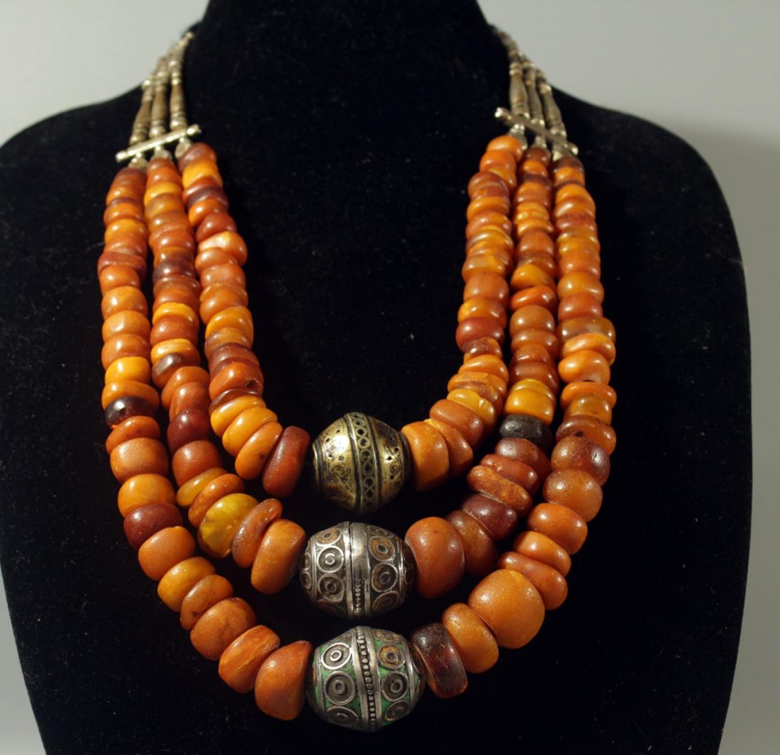A Chinese Antique Amber Bead Necklace (1 of 10)