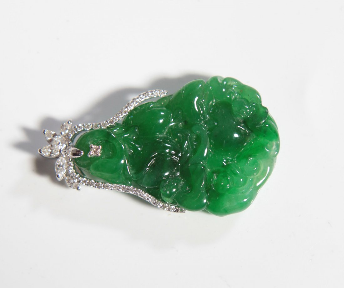 A Chinese Jadeite Pendant (1 of 10)