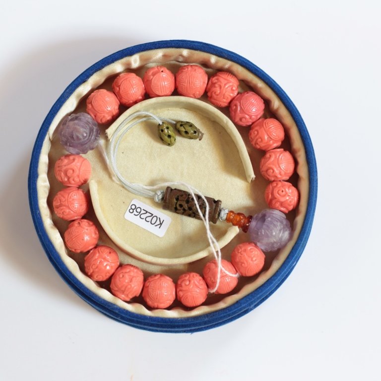 A Chinese Antique Glass Resembled Coral Bracelet: 琉璃仿红珊瑚手串带盒