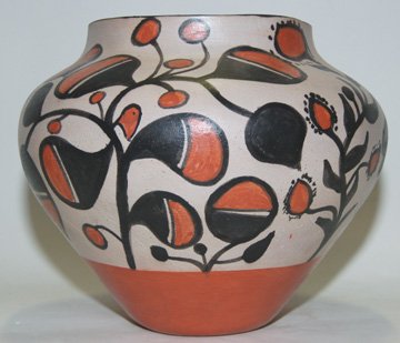 SANTO DOMINGO POTTERY OLLA