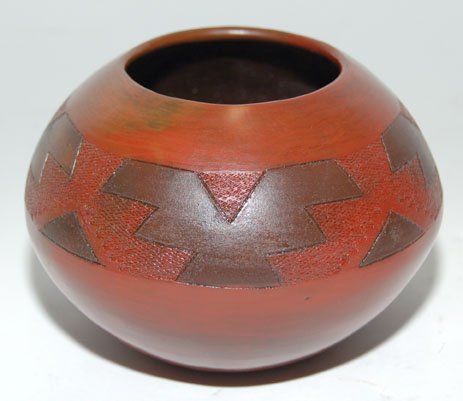 NAVAJO POTTERY JAR