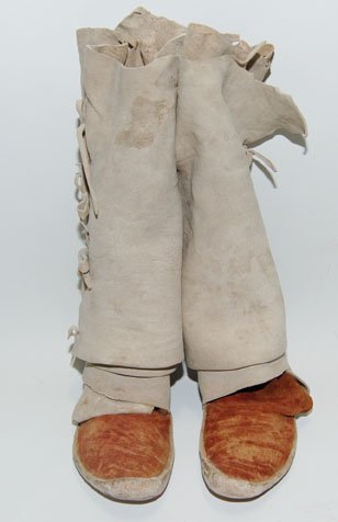 PUEBLO MOCCASINS