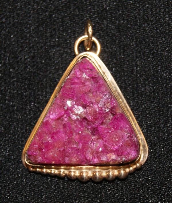 Taos Gold Pendant: 1980s 90s 14 K. gold with drusie stone by Greg Lewis 1 inch long Shipping charge on this item is $10.00.