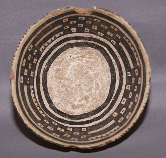 ANASAZI POTTERY BOWL: prehistoric black on white as found condition has chips on rim, 3" x 5.5" Shipping charge are for the United States. The shipping on this lot is $10.00. Outside the United States there will be additio