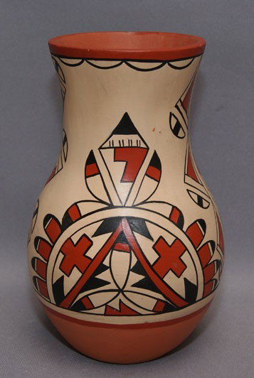 JEMEZ POTTERY VASE: 1980s 90s has minor pitting signed Roberto Sando 9" x 5.5" Shipping charge are for the United States. The shipping on this lot is $10.00. Outside the United States there will be additional shipping fe