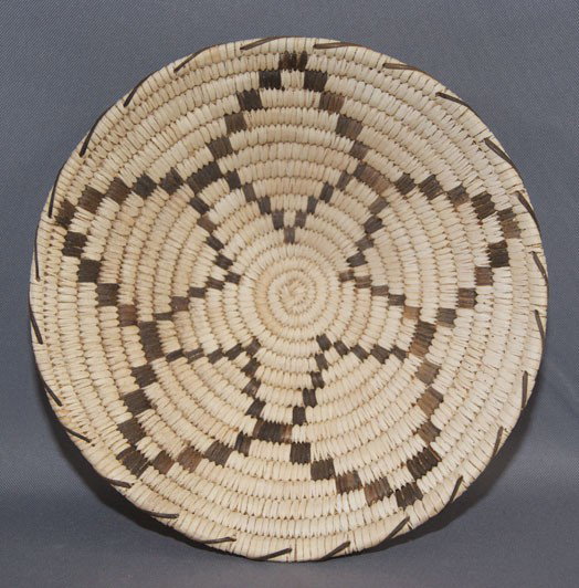 PAPAGO BASKETRY BOWL: 1970s 80s willow and Devils claw is dirty 2.75" x 10.75" Shipping charge are for the United States. The shipping on this lot is $10.00. Outside the United States there will be additional shipping fees
