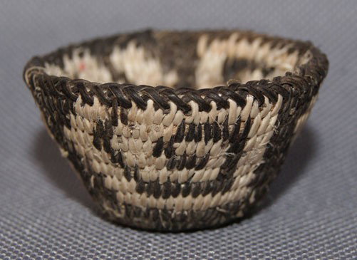 MINIATURE PIMA BASKET: 1960s 70s negative design woven of Willow and Devils claw .75" x 1.5" Shipping charge are for the United States. The shipping on this lot is $10.00. Outside the United States there will be additional 