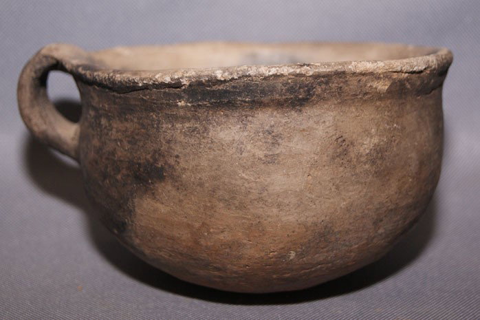 Salado pottery bowl: Prehistoric plain ware as found condition loop handle, 3" x 6" Shipping charge are for the United States. The shipping on this lot is $10.00. Outside the United States there will be additional shippin