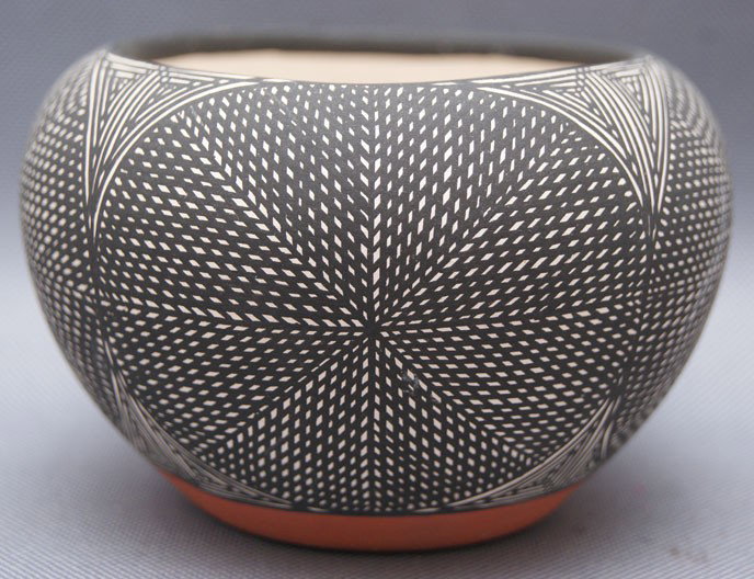 Acoma pottery jar: 1980s 90s hand painted fine line design, 3" x 4" Shipping charge are for the United States. The shipping on this lot is $10.00. Outside the United States there will be additional shipping fees. Unless