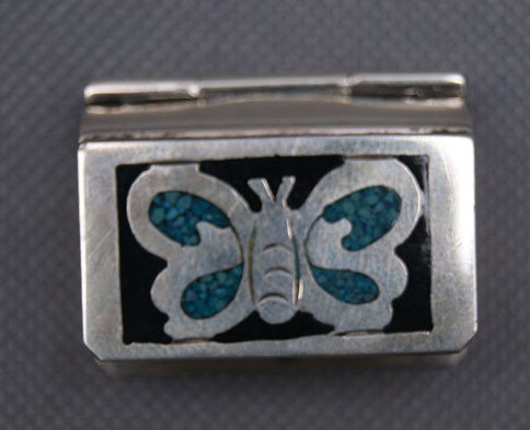 MEXICAN SILVER PILLBOX: 1970s butterfly design with turqoiuse chip inlay marked TL .295, 1" x 1" x .25" Shipping charge are for the United States. The shipping on this lot is $10.00. Outside the United States there will be a