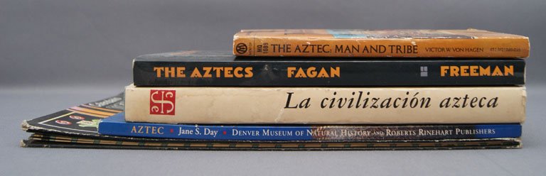 COLLECTION THE BOOKS: 1970s, 80s various authors all on Aztec culture, two are written in Spanish. Shipping charge are for the United States. The shipping on this lot is $15.00. Outside the United States there will be addi