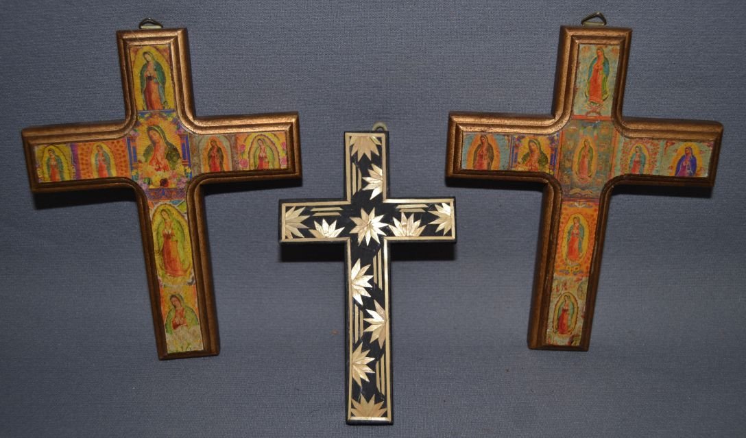 THREE MEXICAN CROSSES: 1980s 90s largest two have printed design 7.75"x6" smallest straw design 6.5"x4" signed Paula Rodriguez Shipping charge are for the United States. The shipping on this lot is $10.00. Outside the Unite