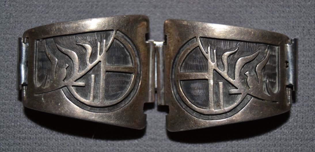 HOPI WATCH TIPS: 1960s 70s shadow box design signed with logo 1.5"x1.25" Shipping charge are for the United States. The shipping on this lot is $10.00. Outside the United States there will be additional shipping fees.