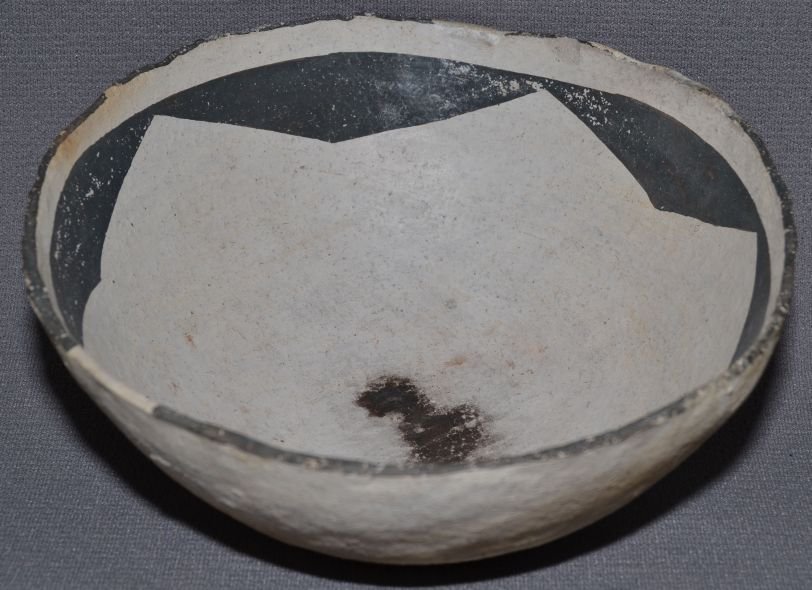 MIMBRES POTTERY BOWL: prehistoric black on white design minor paint loss as found condition 2.5"x6.25" Shipping charge are for the continental United States only There will be additional shipping fees on shipments to Hawai