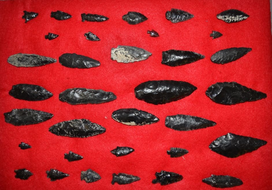 COLLECTION OF OBSIDIAN POINTS: prehistoric approx. 29 spears and arrowheads, largest 3.5" long smallest .75'' long Shipping charge are for the continental United States only There will be additional shipping fees on shipments to Ha