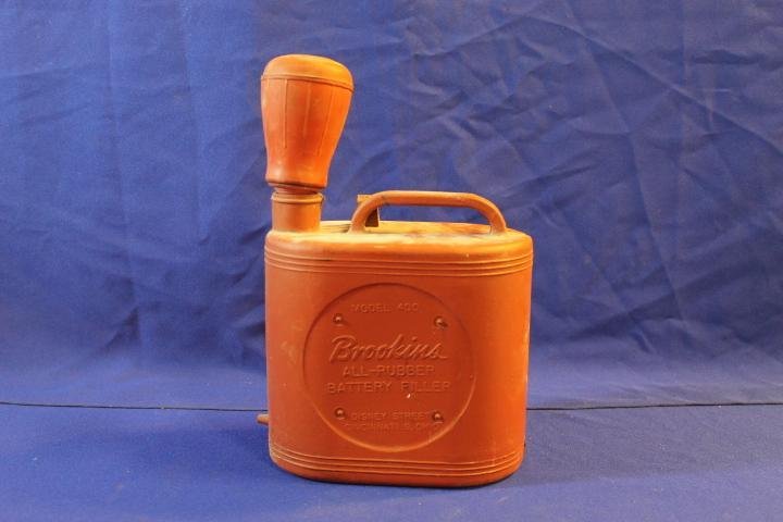 Brookins All-Rubber Battery Filler Model 400 (1 of 2)