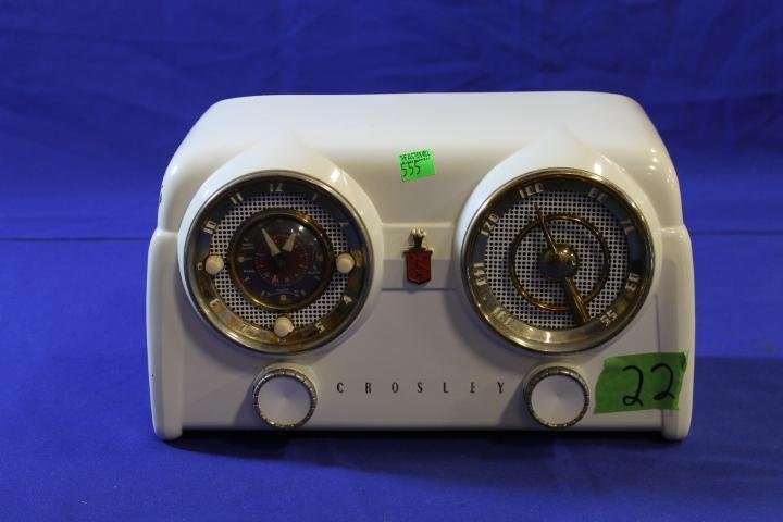Vintage Crosley Dashboard Radio w/ White Case, Exc. (1 of 1)