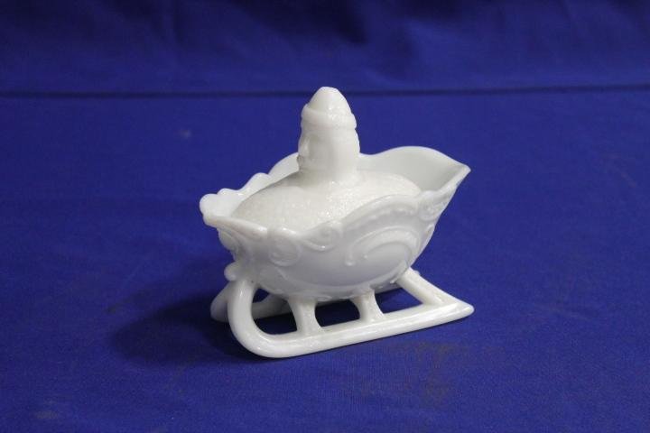 Rare Milk Glass Santa Claus/Sleigh Covered Candy 5.5" (1 of 2)