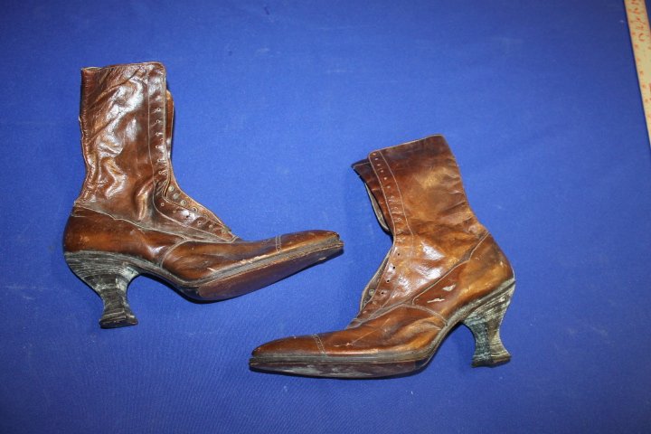 Vintage Ladies Boots, SELZ Chicago, Wood Heels,Leather: Vintage Ladies Boots