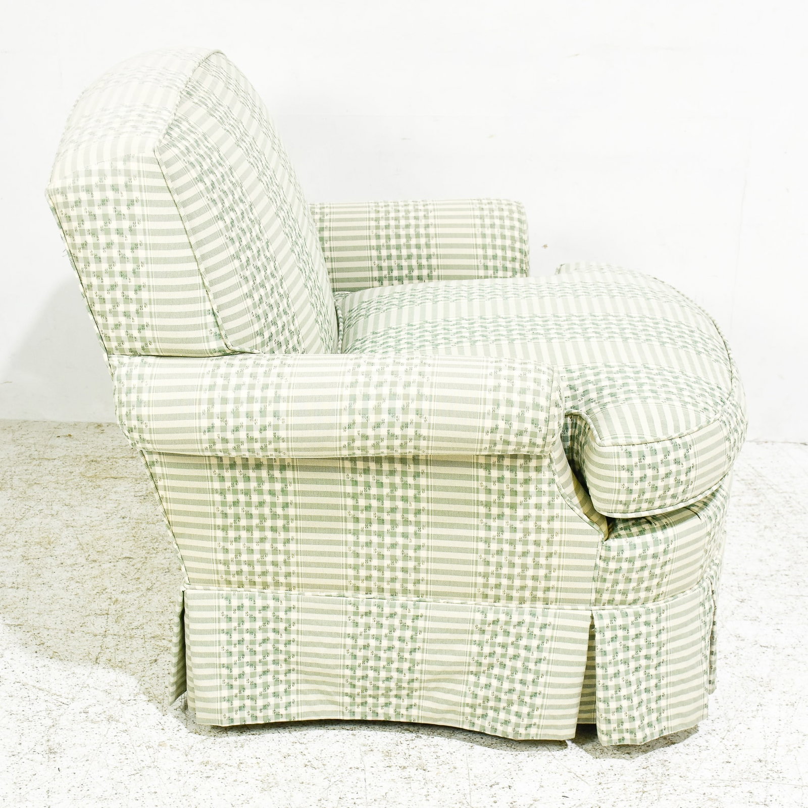 Green and White Plaid Upholstered Lounge Chair: * (31 1/2" h x 33" w x 33 1/2" d) Good