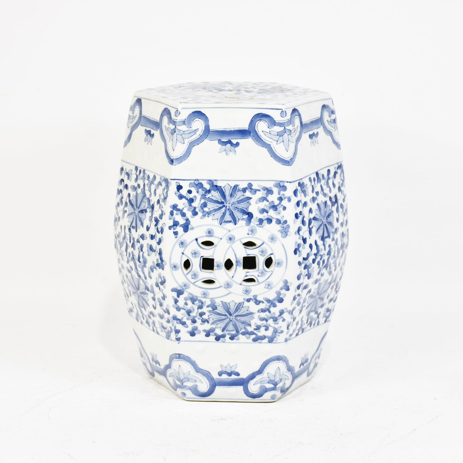 Chinese Porcelain Garden Seat: 18 1/4" h x 12" dia