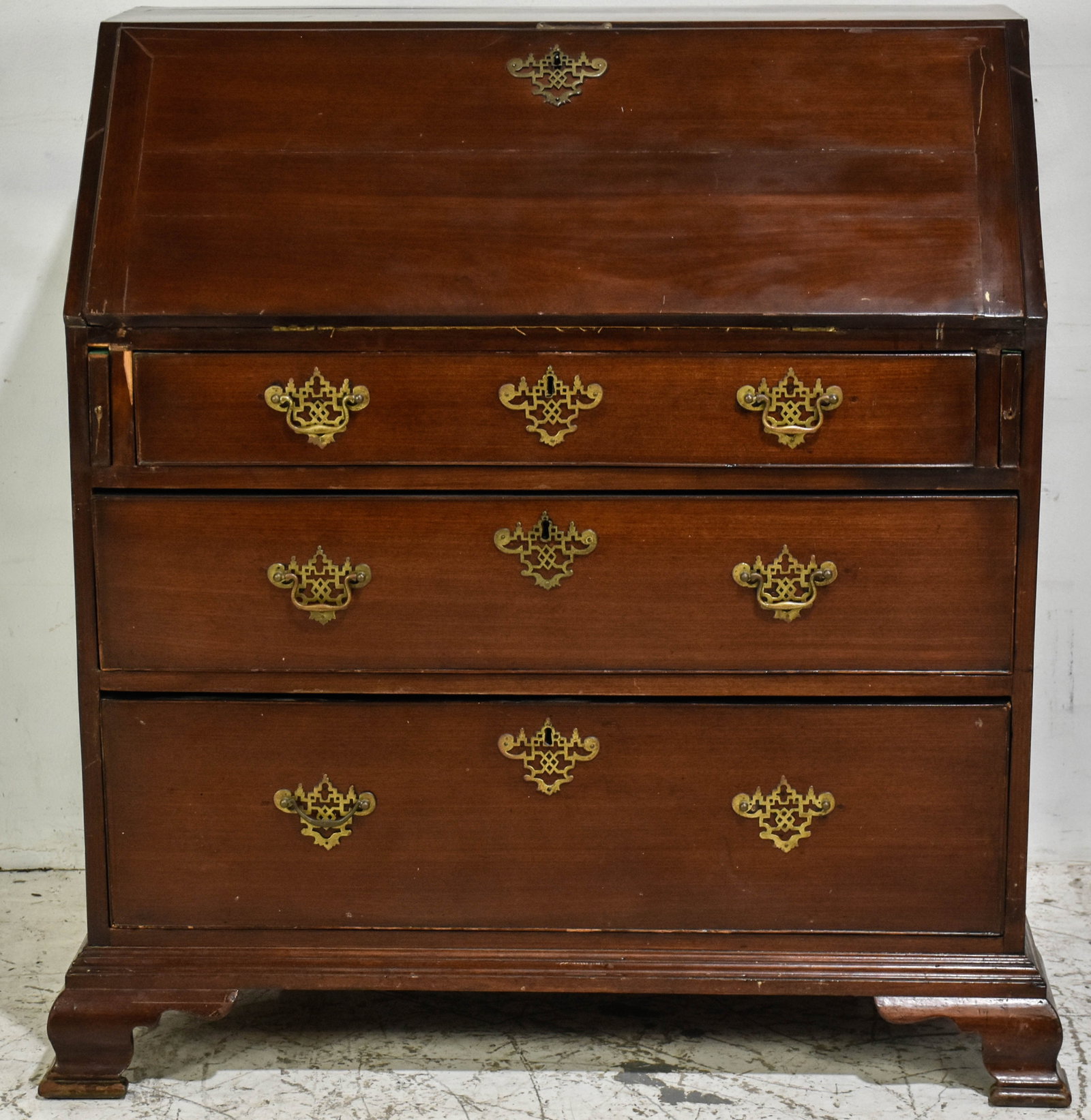American Mahogany Slant-Front Desk: * (41 3/4" h x 40 1/4" w x 21 3/4" d) Age cracks throughout, losses, later brass pulls, overall wear