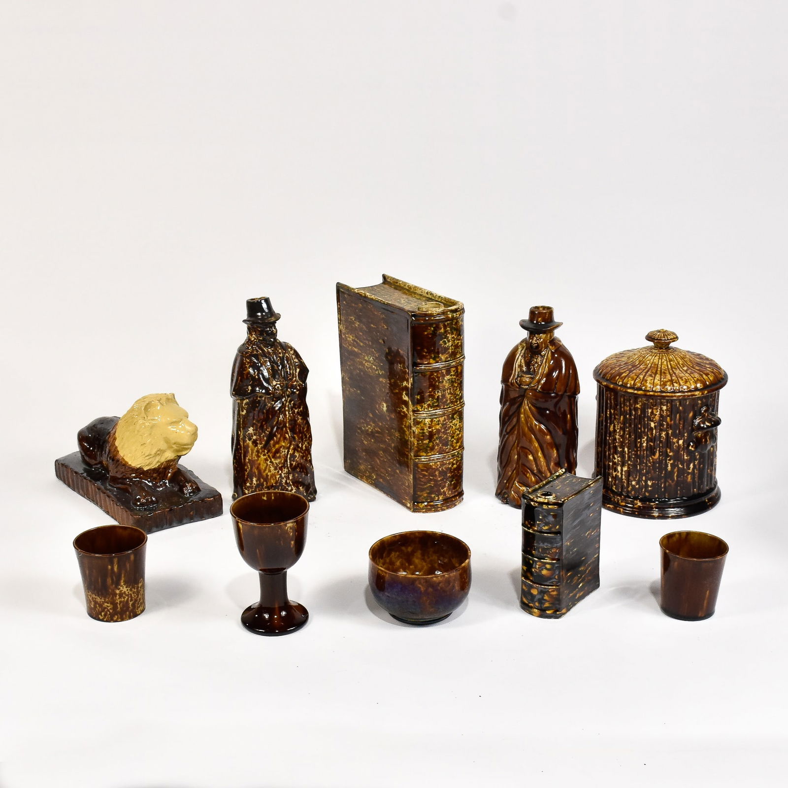 Group of American Bennington Rockingham Table Articles (1 of 20)