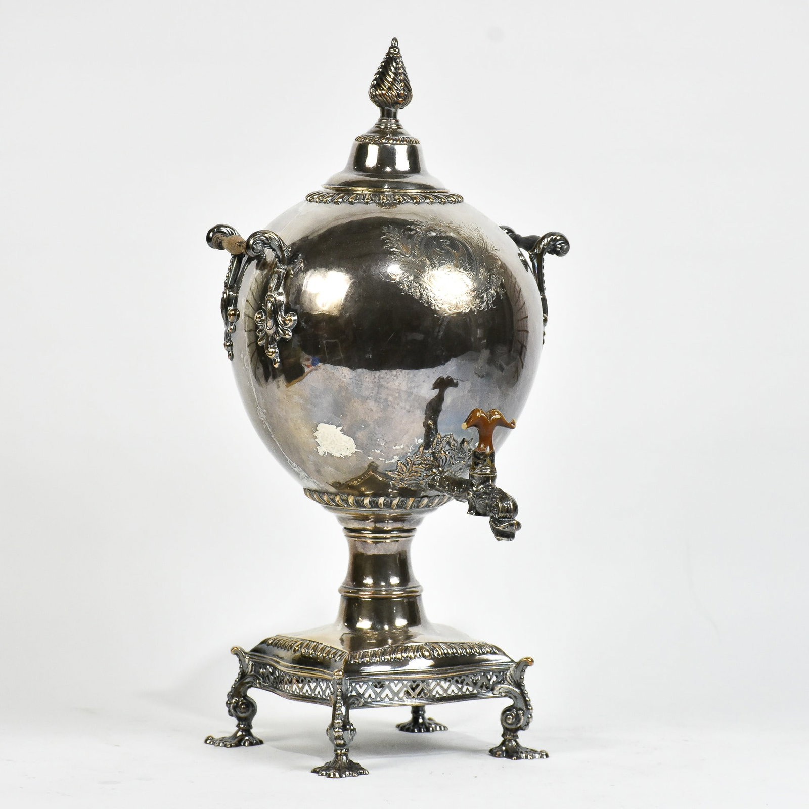 George III Sheffield Plate Hot Water Urn: * (20" h) Broken handle