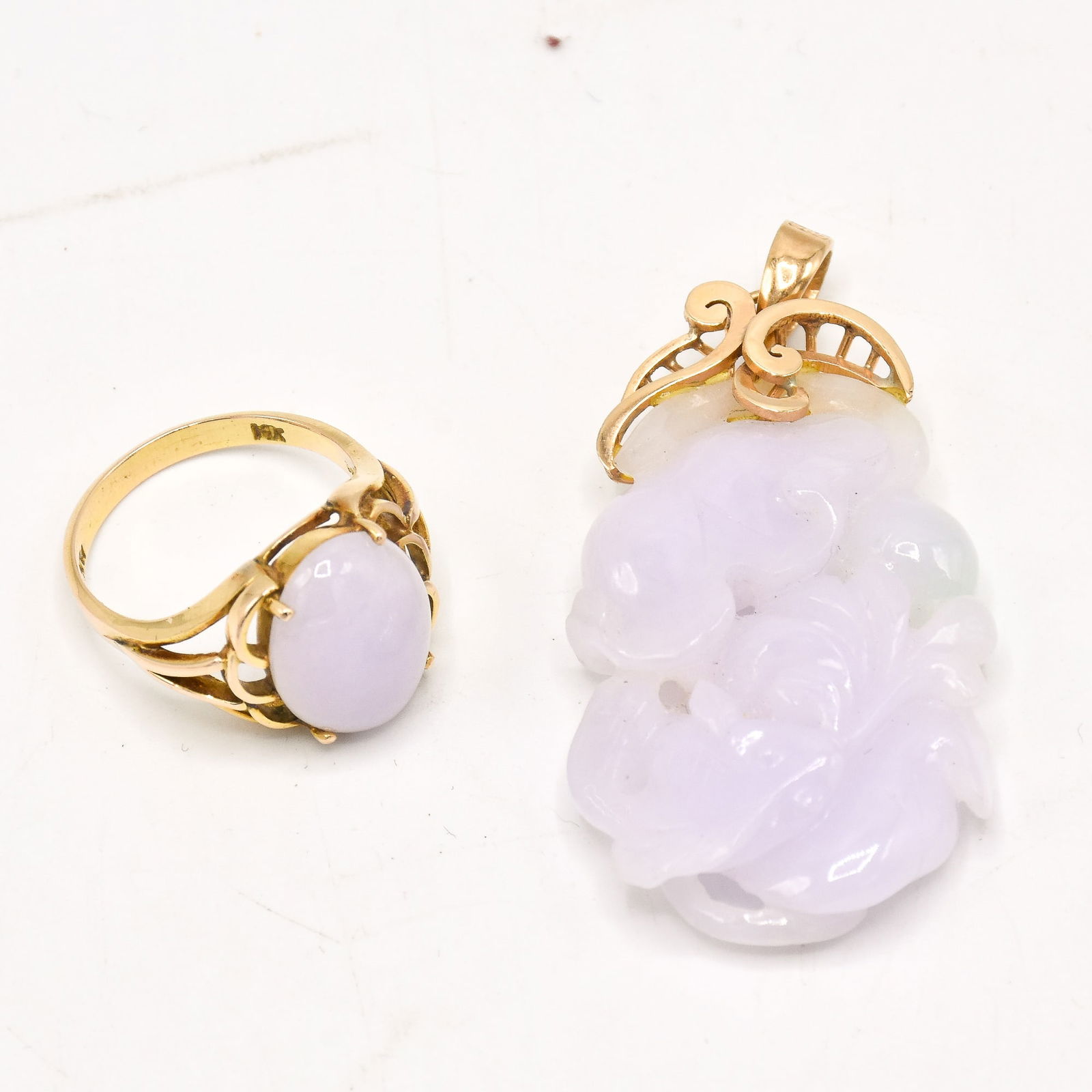 14 KT Yellow Gold & Carved Lavender Jade Pendant; (1 of 7)