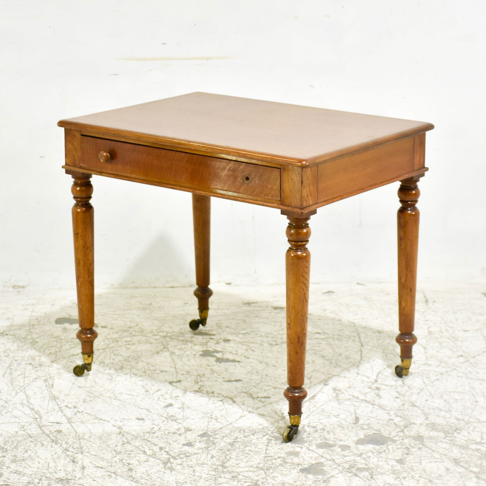 Georgian Style Oak 1-Drawer Side Table (1 of 8)