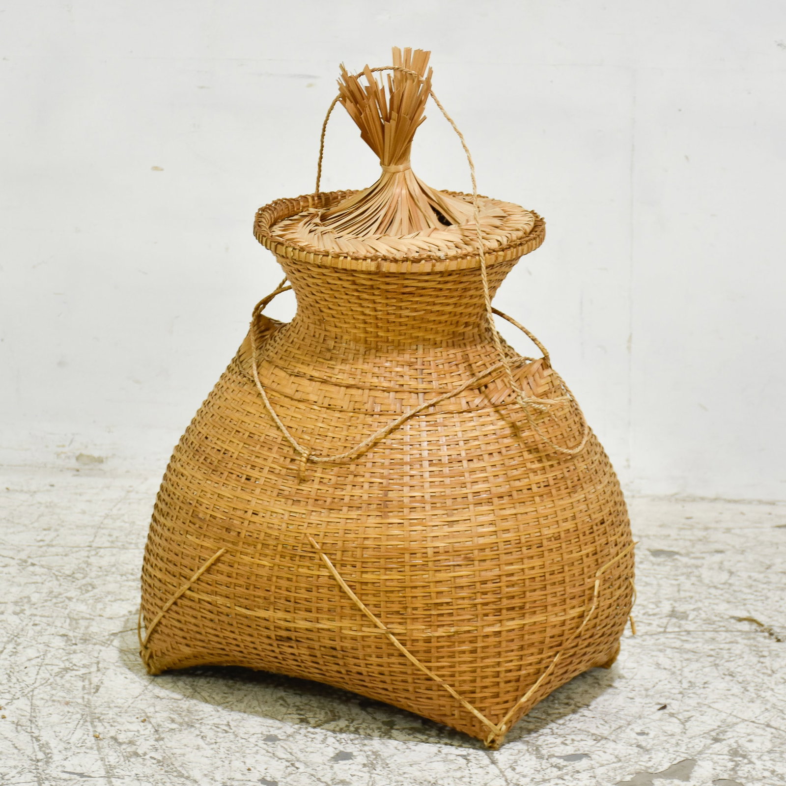 Lidded Floor Basket: * (33" h) Overall good