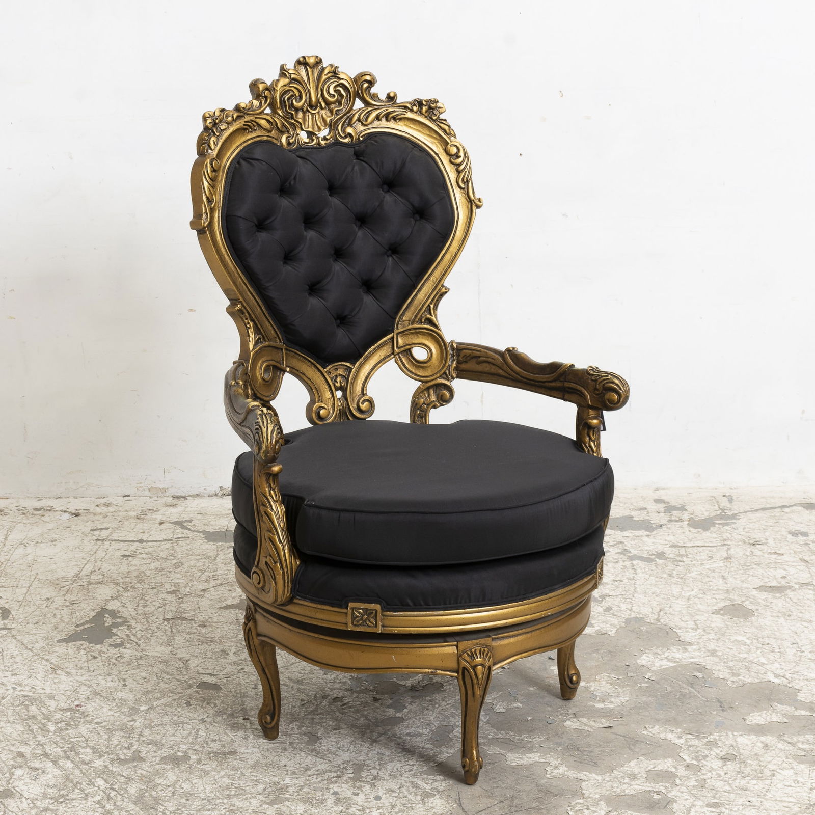 Italian Rococo Style Giltwood Swivel Armchair: * (44 1/4" h x 27 1/2" w x 23 1/2" d) Good