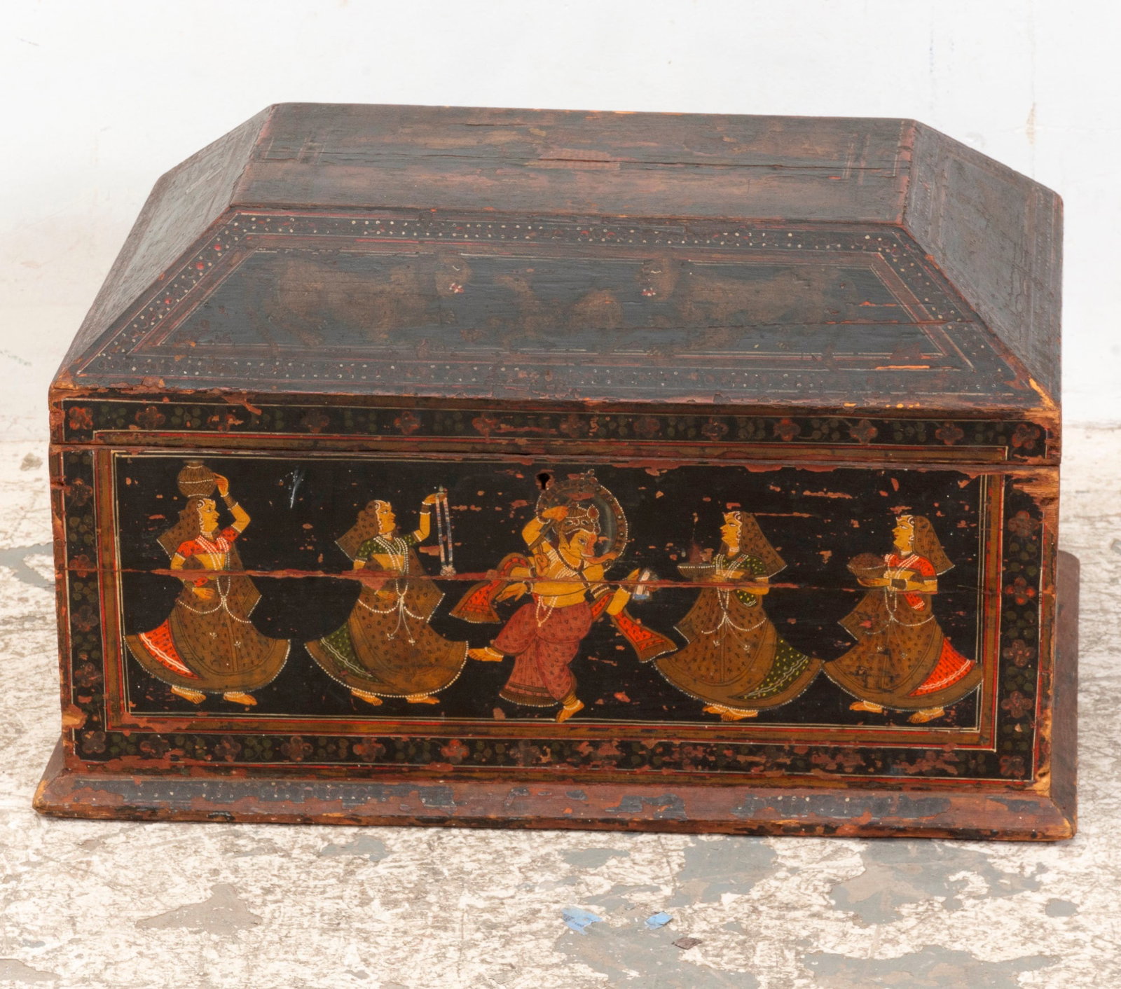 Indian Paint Decorated Captain's Chest: * (14" h x 25 3/8" w x 17 1/4" d) Qty: (1) Loss to finish, scratches and dings