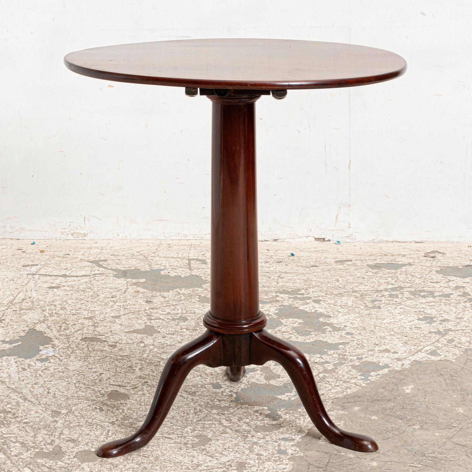 Mahogany Tilt-Top Tea Table: 30 3/4" h x 26 1/2" dia