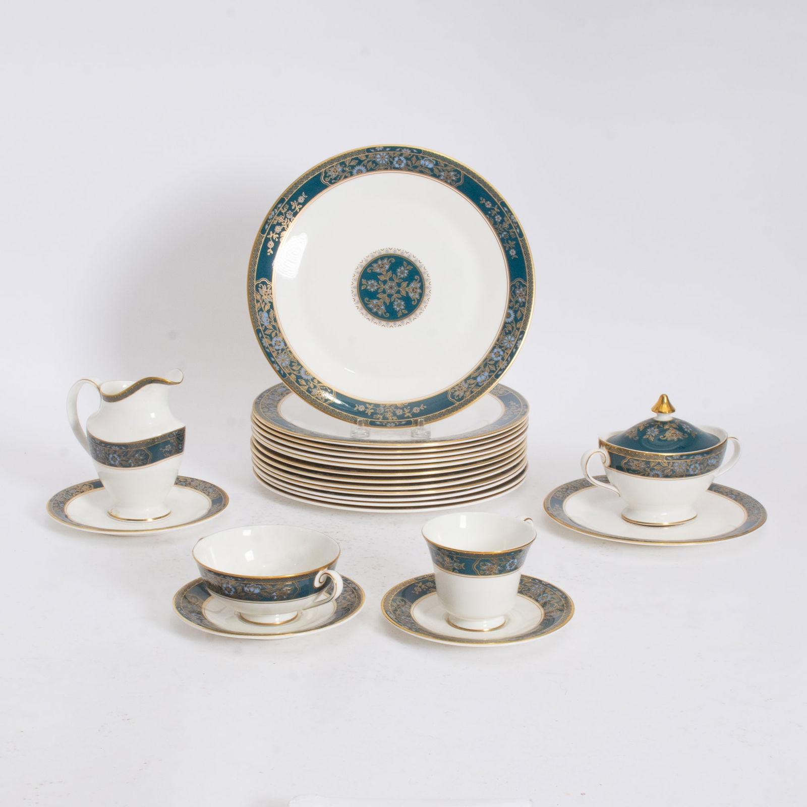 Royal Doulton Porcelain Partial Dinner Service (1 of 11)